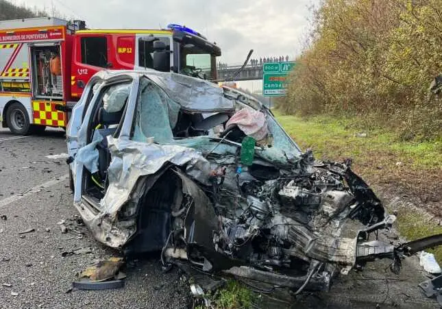 Tr&aacute;gico accidente de tr&aacute;fico: una ni&ntilde;a de 8 a&ntilde;os y su madre mueren al chocar con un cami&oacute;n, choque, colisi&oacute;n, salida de v&iacute;a, salirse de la v&iacute;a