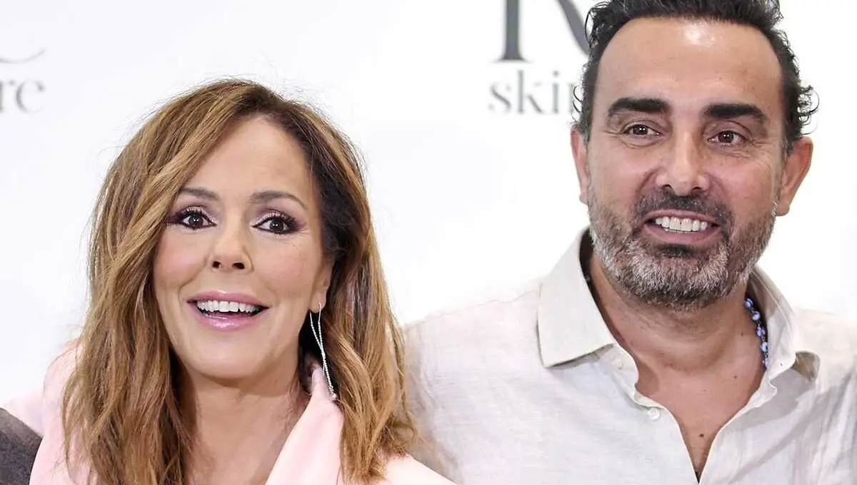 En la imagen Roc&iacute;o Carrasco junto a su marido Fidel Albiac en la presentaci&oacute;n de su l&iacute;nea de cosm&eacute;ticos