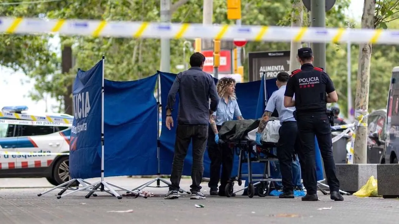 Muere un joven de 26 a&ntilde;os tras ser degollado en una calle por otro, ya detenido - EP/Lorena Sopena, tiroteo, cad&aacute;ver, reyerta, agresi&oacute;n, asesinato, crimen,