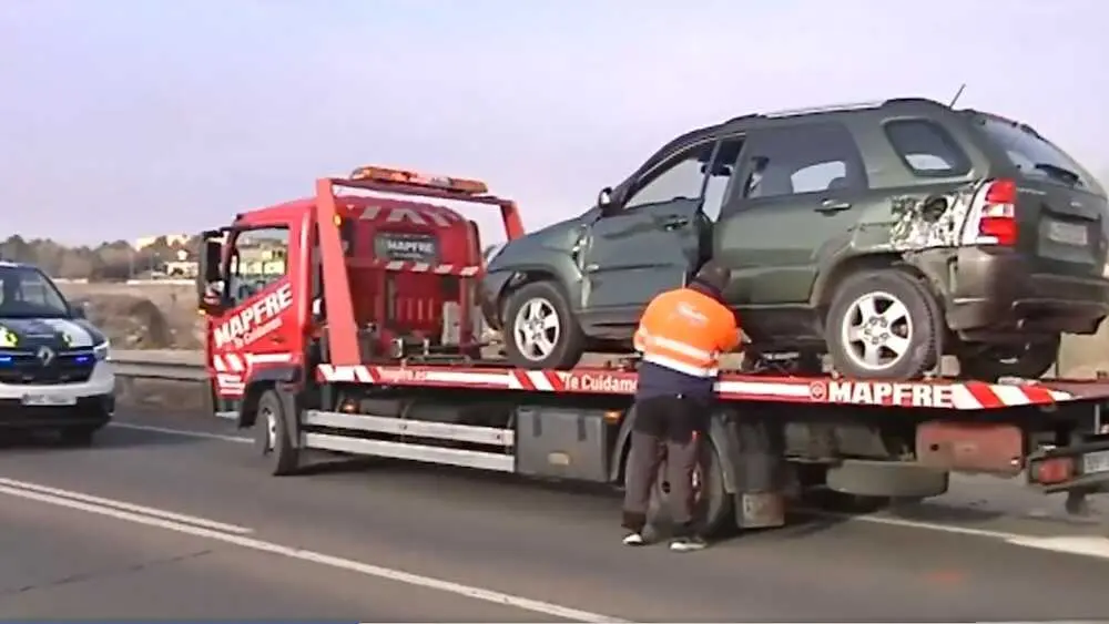 Muere un hombre arrollado por un cami&oacute;n tras bajarse de su veh&iacute;culo en Villaca&ntilde;as (Toledo) - Fotograf&iacute;a: CMM