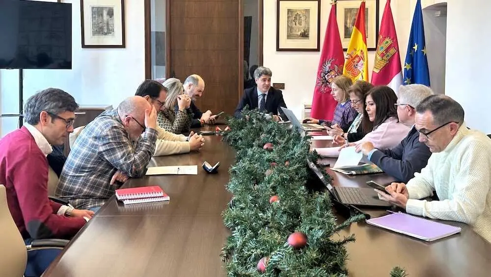 En la imagen un instante de la reuni&oacute;n de la Comisi&oacute;n de Cultura del Ayuntamiento de Toledo