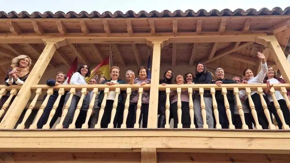 La consejera de Bienestar Social de Castilla-La Mancha, B&aacute;rbara Garc&iacute;a Torijano, durante su visita al centro de mayores, a la residencia y a la vivienda de mayores de la localidad de Priego (Cuenca)