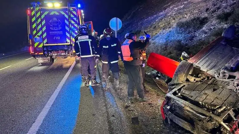 accidente de tr&aacute;fico, salirse de la v&iacute;a y volcar, salida de v&iacute;a, volcado, choque, colisi&oacute;n