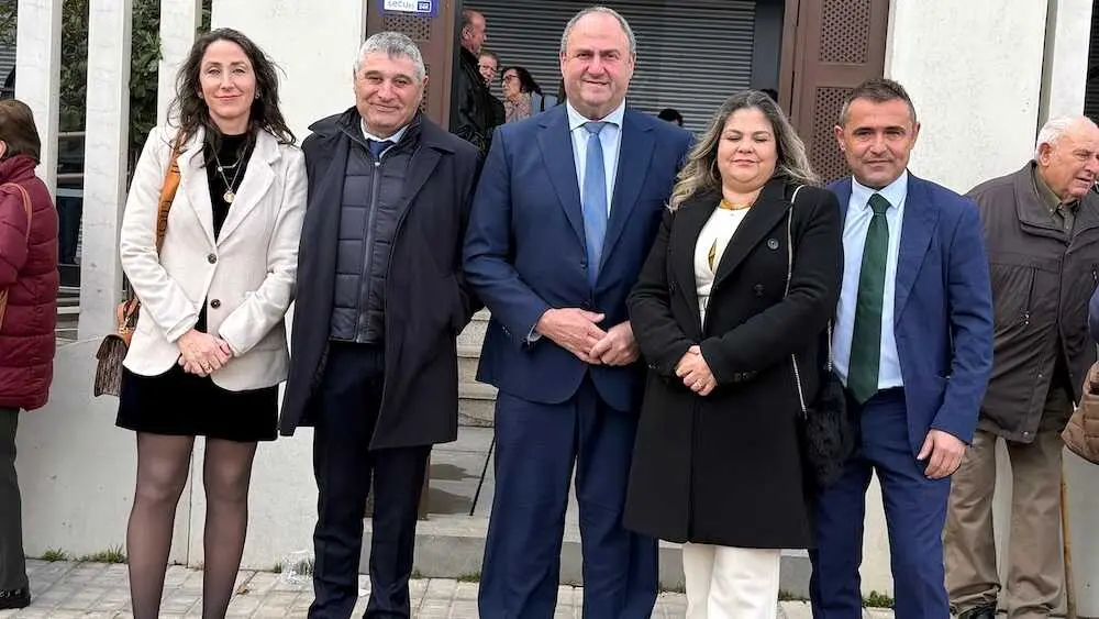 El consejero de Agricultura, Ganader&iacute;a y Desarrollo Rural, Juli&aacute;n Mart&iacute;nez Liz&aacute;n, ha participado este s&aacute;bado en la comida de hermandad de la Cooperativa Ganadera AVICON de Consuegra (Toledo) con motivo de San Ant&oacute;n