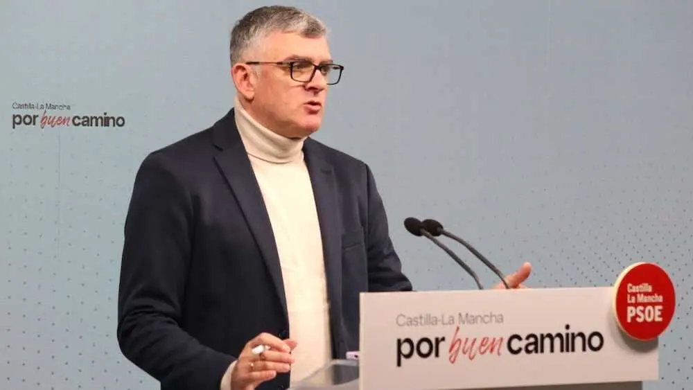 El presidente del PSOE en las Cortes de Castilla-La Mancha, &Aacute;ngel Tom&aacute;s Godoy, en rueda de prensa en la sede de los socialistas