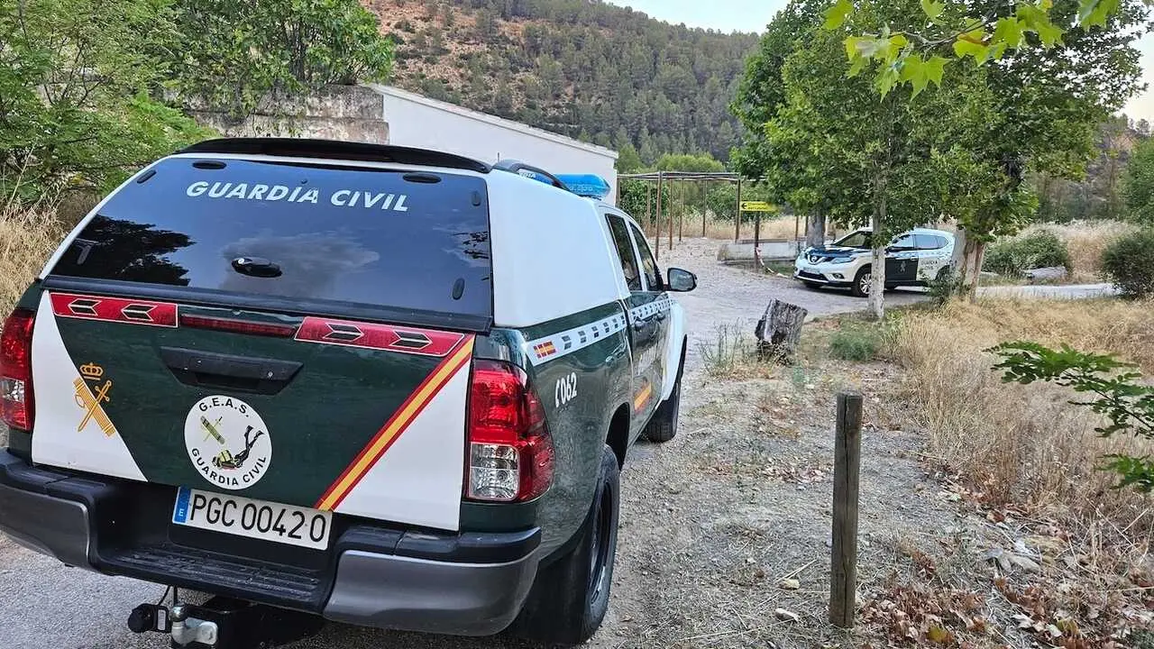 Buscan a un hombre desaparecido tras zambullirse en una poza en las Chorreras del Cabriel, geas