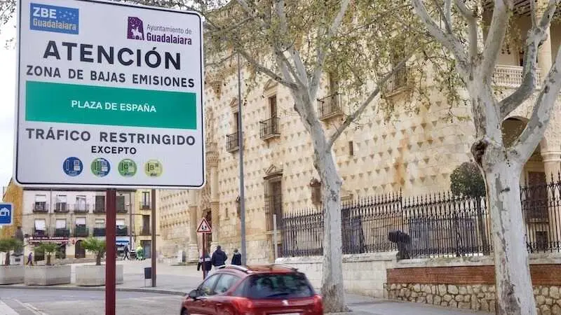 Se aplaza hasta octubre de 2025 la entrada en vigor total de la ZBE de Guadalajara