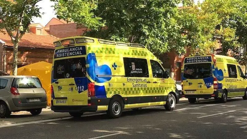 Muere un hombre despu&eacute;s de desvanecerse en plena calle tras sufrir un golpe de calor, ambulancia, emergencias, accidente, atropello,