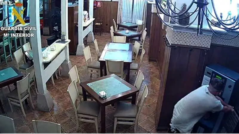 Dos detenidos y un investigado por robos en locales, coches y casas de Tomelloso