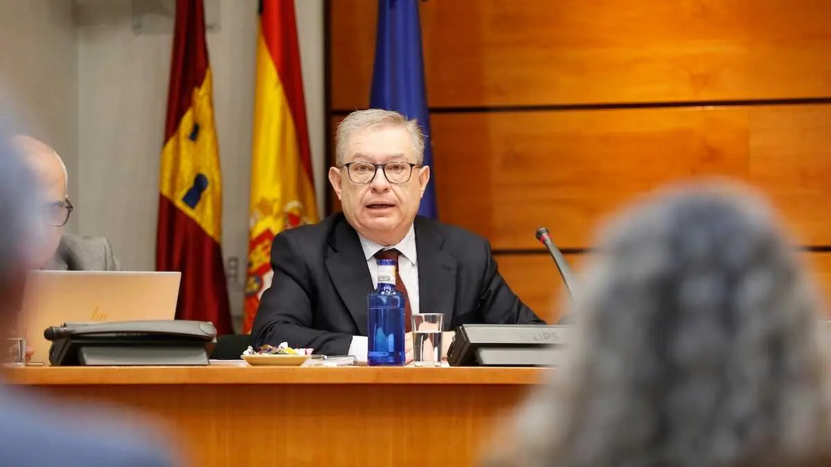 El presidente de la C&aacute;mara de Cuentas de Castilla-La Mancha, Fernando And&uacute;jar, durante su comparecencia ante las Cortes regionales para presentar el Informe de Fiscalizaci&oacute;n de la Cuenta General de la Junta correspondiente al ejercicio 2022