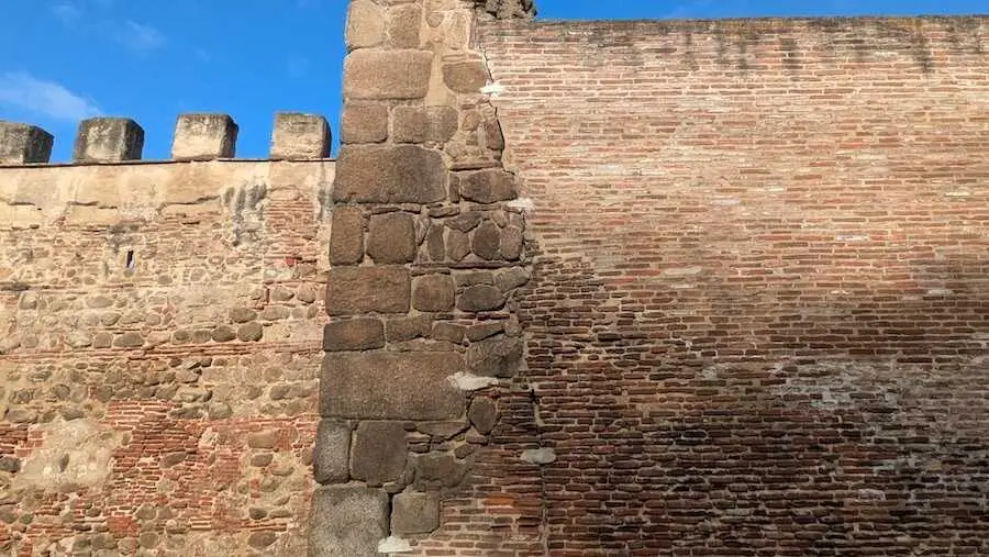 Advierten de una nueva grieta en la muralla de la calle Carnicer&iacute;as de Talavera de la Reina (Toledo)