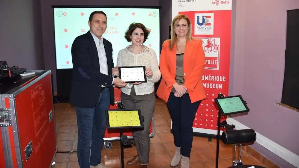 Una sala de la Fundaci&oacute;n Antonio P&eacute;rez se convierte en museo digital m&oacute;vil con Micro-Folie