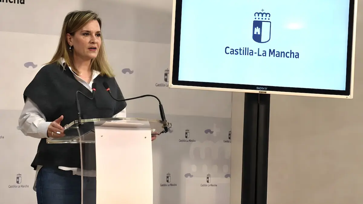 La directora general de Planificaci&oacute;n Territorial y Urbanismo de Castilla-La Mancha, Silvia L&oacute;pez, durante la rueda de prensa que ha ofrecido este s&aacute;bado en Toledo