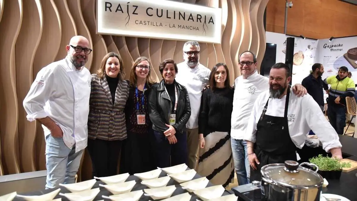 La consejera de Econom&iacute;a, Empresas y Empleo, Patricia Franco, visita el estand de la marca gastron&oacute;mica de Castilla-La Mancha, Ra&iacute;z Culinaria, en Madrid Fusi&oacute;n.