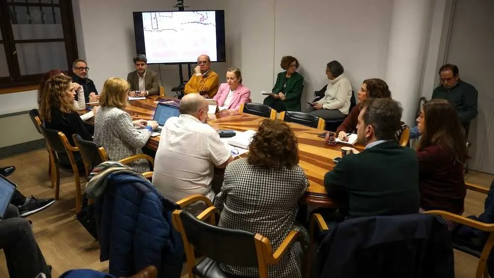 En la imagen un instante de la reuni&oacute;n de la Comisi&oacute;n de Empleo, Desarrollo Econ&oacute;mico y Planeamiento del Ayuntamiento de Toledo