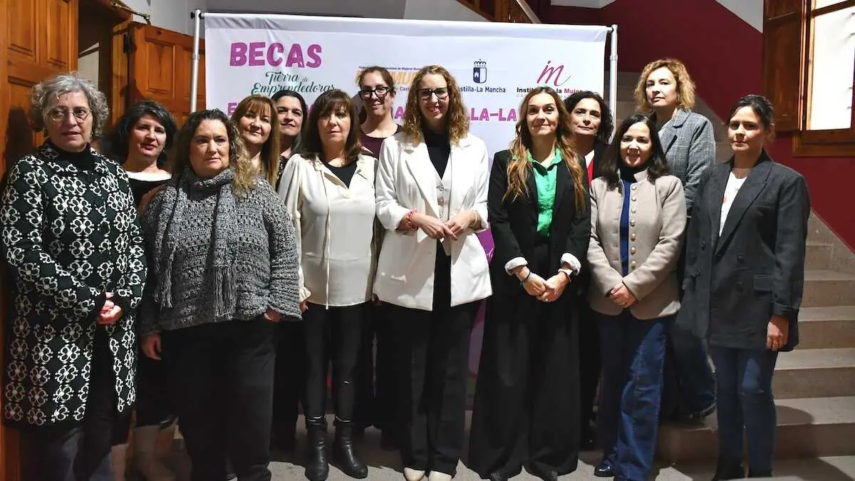 La consejera de Igualdad, Sara Sim&oacute;n, ha inaugurado una jornada organizada por FADEMUR para el reconocimiento y entrega de becas a mujeres emprendedoras en el &aacute;mbito rural de la regi&oacute;n