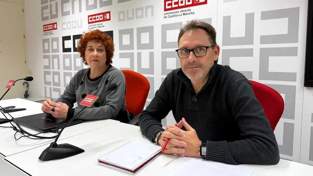 La secretaria general de CCOO H&aacute;bitat en Castilla-La Mancha, Maribel Caba&ntilde;ero, y el secretario de Acci&oacute;n Sindical y Negociaci&oacute;n Colectiva de esta federaci&oacute;n, Juan Carlos Garc&iacute;a