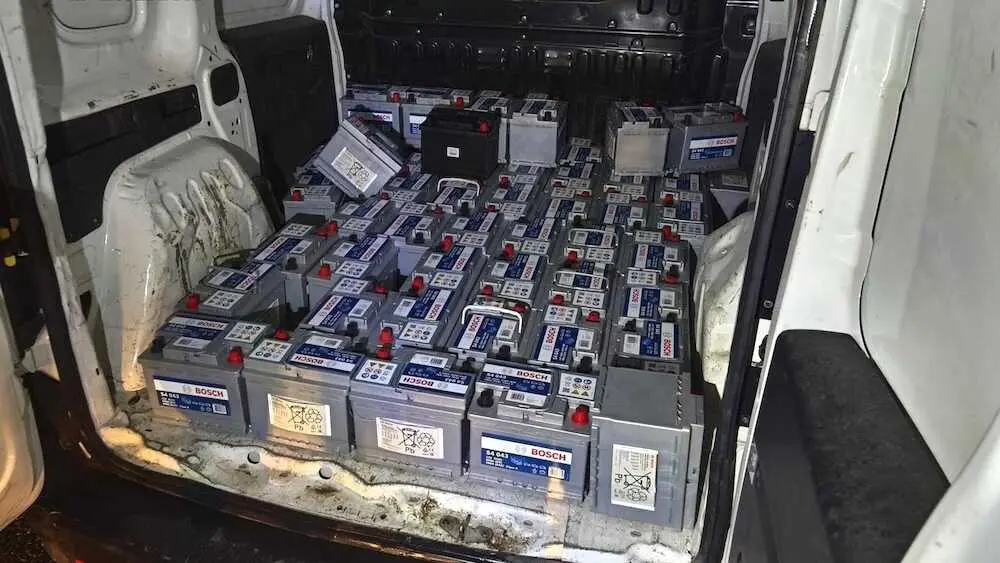 Tres detenidos tras robar la mercanc&iacute;a de un cami&oacute;n en la A-2 y darse a la fuga