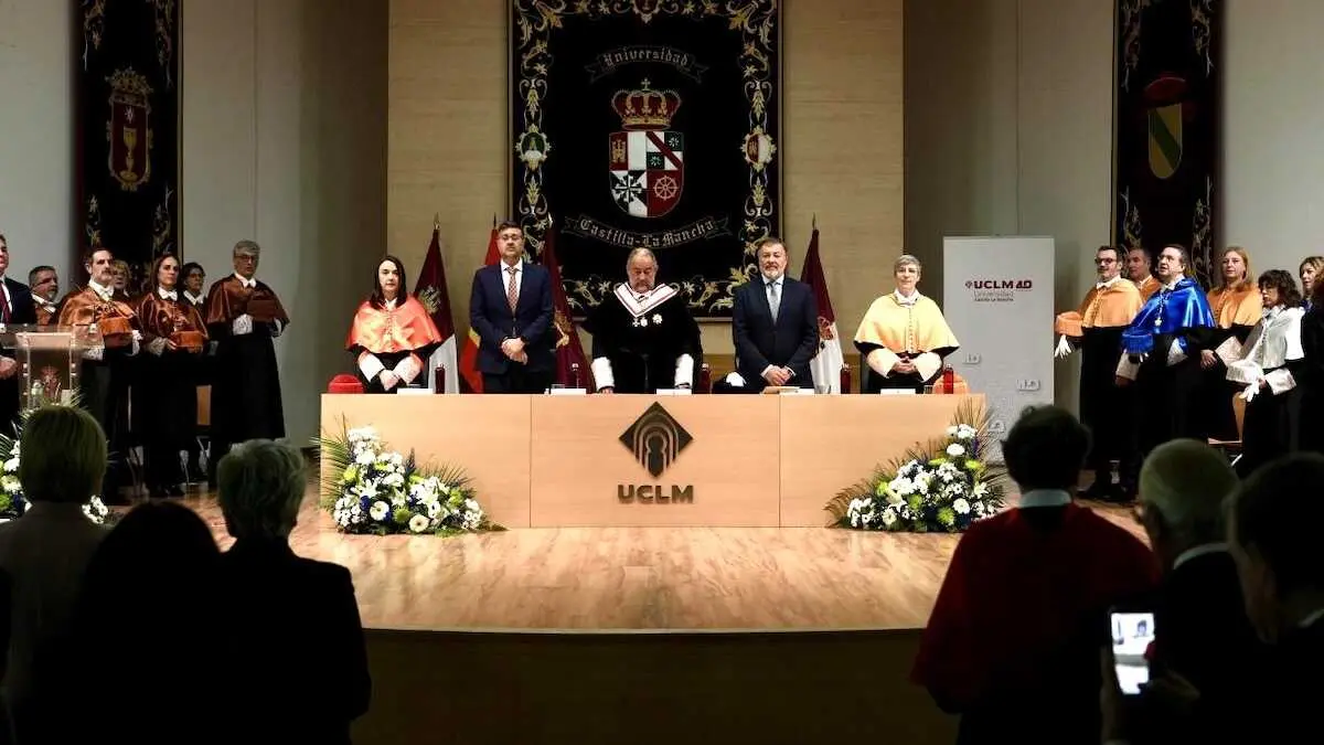 La Universidad de Castilla-La Mancha (UCLM) ha conmemorado este mi&eacute;rcoles la festividad de Santo Tom&aacute;s de Aquino, patr&oacute;n de las universidades, con un acto acad&eacute;mico celebrado en el Paraninfo del Campus de Cuenca