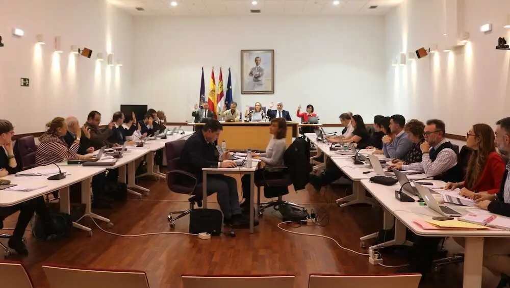 En la imagen un instante del Pleno del Ayuntamiento de Guadalajara que ha aprobado este viernes el presupuesto para 2026