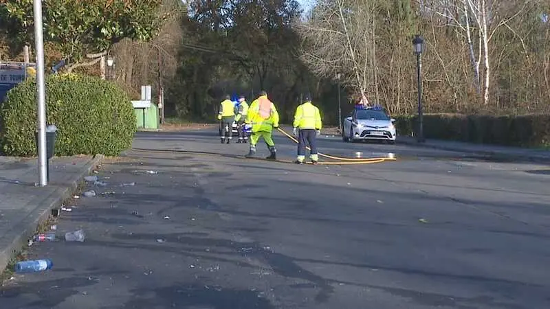 Muere un joven de 18 a&ntilde;os tras ser atropellado por un autob&uacute;s en una calle, atropello, accidente, moto
