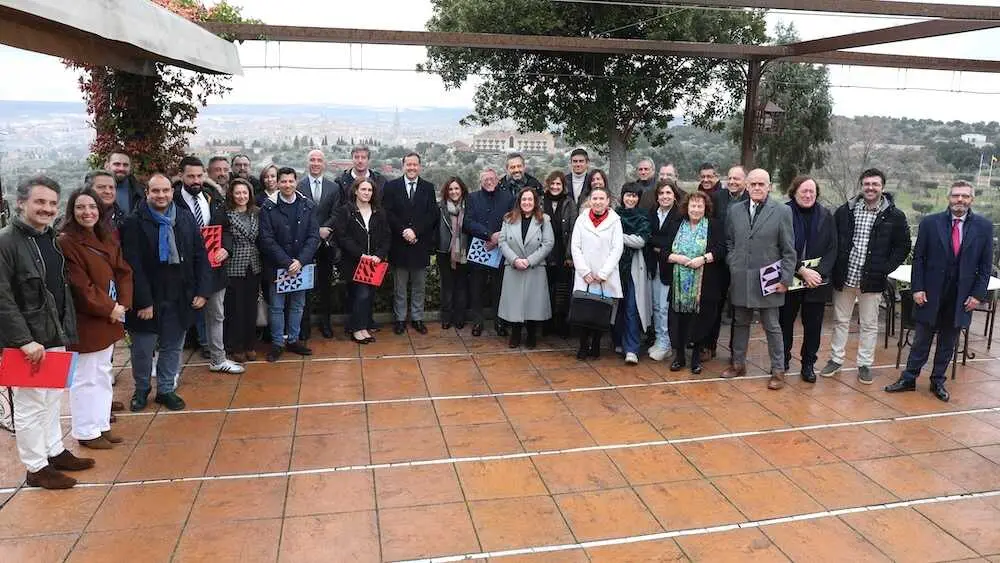 El alcalde de Toledo, Carlos Vel&aacute;zquez, ha mantenido un encuentro con los medios de comunicaci&oacute;n para detallar los avances de la candidatura de la ciudad para ser Capital Europea de la Cultura 2031