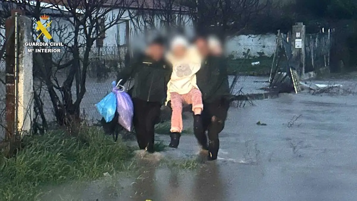Rescatada una mujer de 67 a&ntilde;os tras quedar atrapada por una inundaci&oacute;n en Alcolea de Tajo (Toledo)