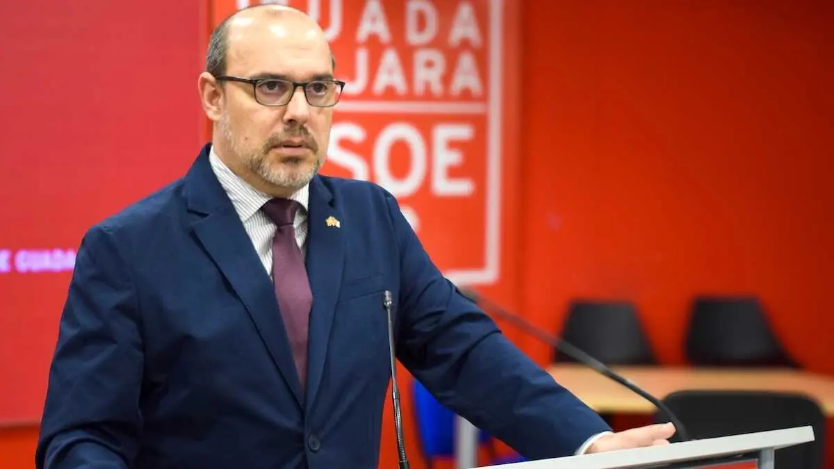 El presidente de las Cortes de Castilla-La Mancha y secretario general del PSOE de Guadalajara, Pablo Bellido, este viernes en rueda de prensa