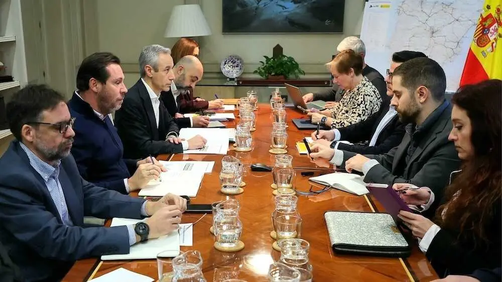 El Ministerio de Transportes y Semaf, CCOO y UGT mantienen una tercera reuni&oacute;n de cara a evitar la huelga en el transporte ferroviario