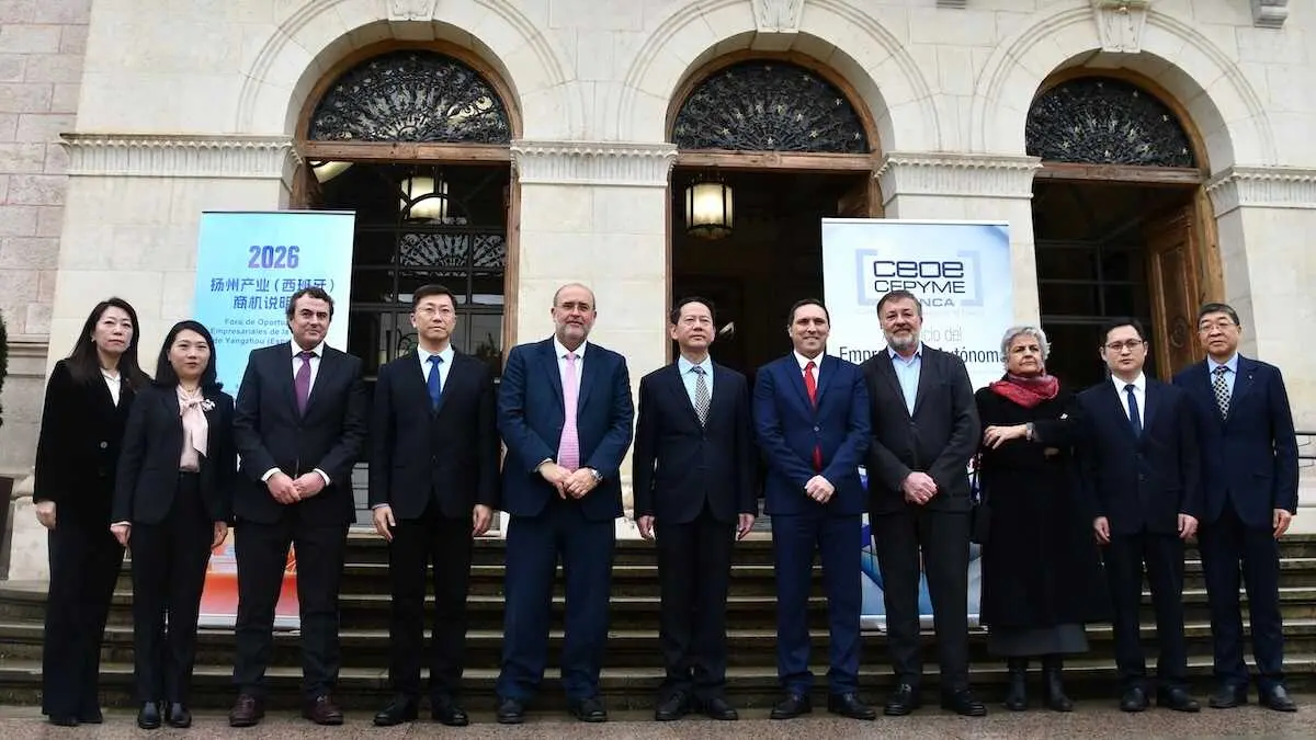 El vicepresidente primero del Gobierno regional, Jos&eacute; Luis Mart&iacute;nez Guijarro, ha participado en la recepci&oacute;n a las autoridades de la ciudad china de Yangzhou, que visitan la provincia de Cuenca en el marco del proyecto Invierte en Cuenca