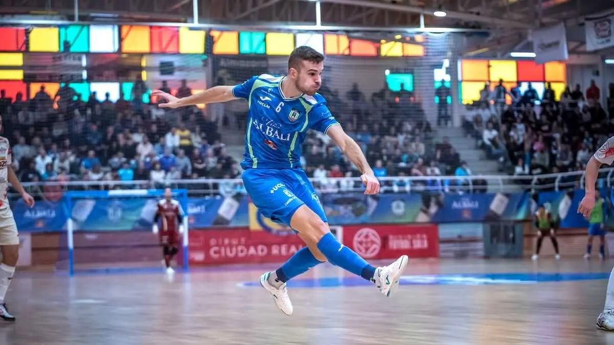 Blindaje en Valdepe&ntilde;as: Alberto renueva con el Vi&ntilde;a Albali hasta 2029