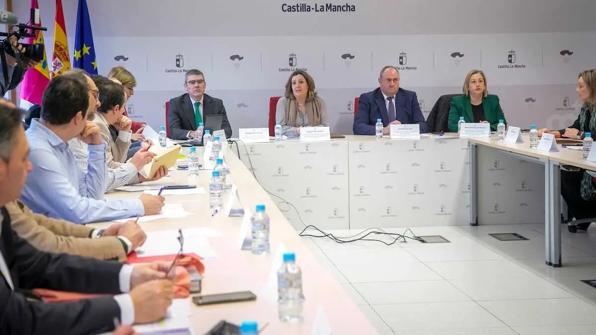La consejera de Econom&iacute;a, Empresas y Empleo, Patricia Franco; y el consejero de Agricultura, Ganader&iacute;a y Desarrollo Rural, Juli&aacute;n Mart&iacute;nez Liz&aacute;n; han presidido la reuni&oacute;n del Observatorio Regional del Impacto de los Aranceles (ORIA)