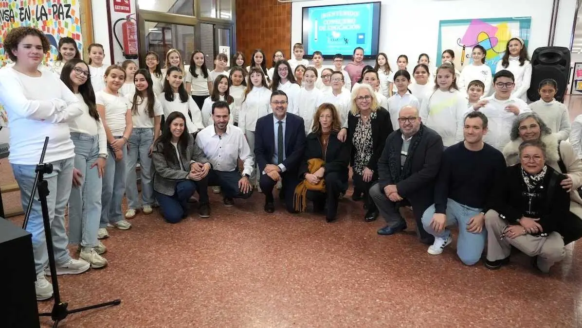 El consejero de Educaci&oacute;n, Cultura y Deportes, Amador Pastor, ha conocido el Proyecto de Innovaci&oacute;n Educativa del CEIP &lsquo;Juan de Yepes&rsquo; de la localidad toledana