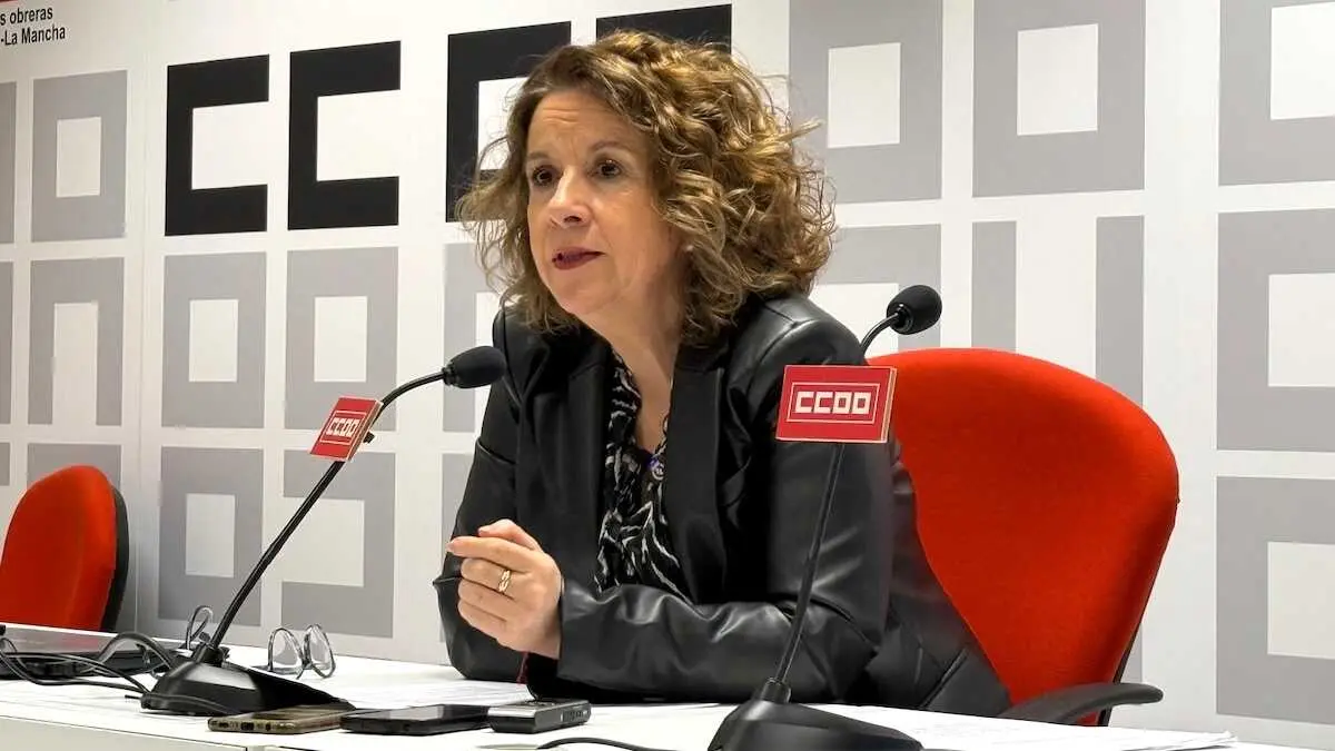 La secretaria regional de Di&aacute;logo Social y Salud Laboral de CCOO Castilla-La Mancha, Raquel Payo, durante la rueda de prensa que ha ofrecido