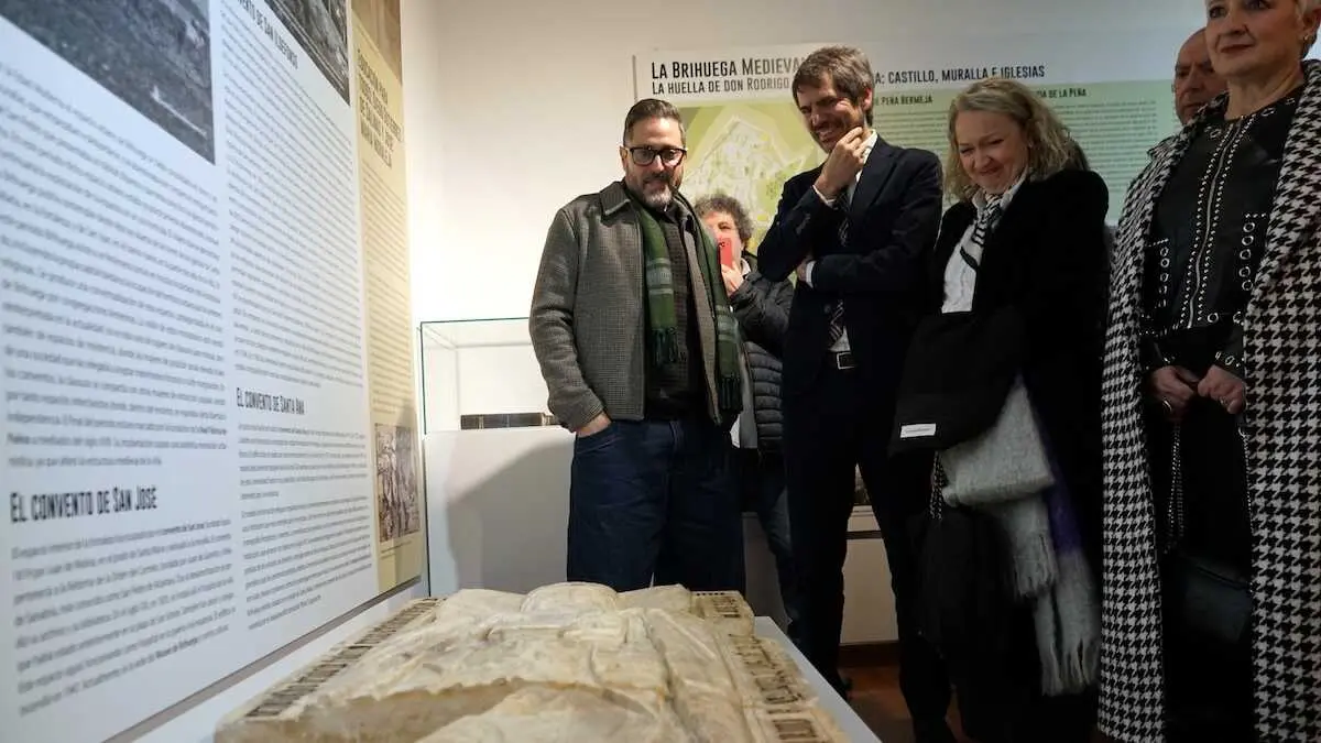 El ministro de Cultura, Ernest Urtasun, durante el acto de devoluci&oacute;n de piezas a Brihuega (Guadalajara)