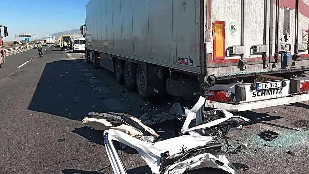 accidente de tr&aacute;fico, choque, colisi&oacute;n, cami&oacute;n, accidente m&uacute;ltiple,