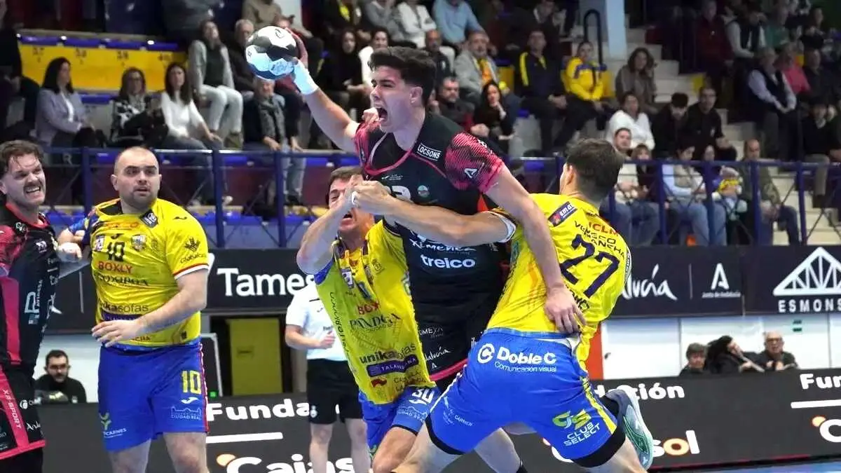 El Caser&iacute;o arranca un empate &eacute;pico en Puente Genil (27-27)