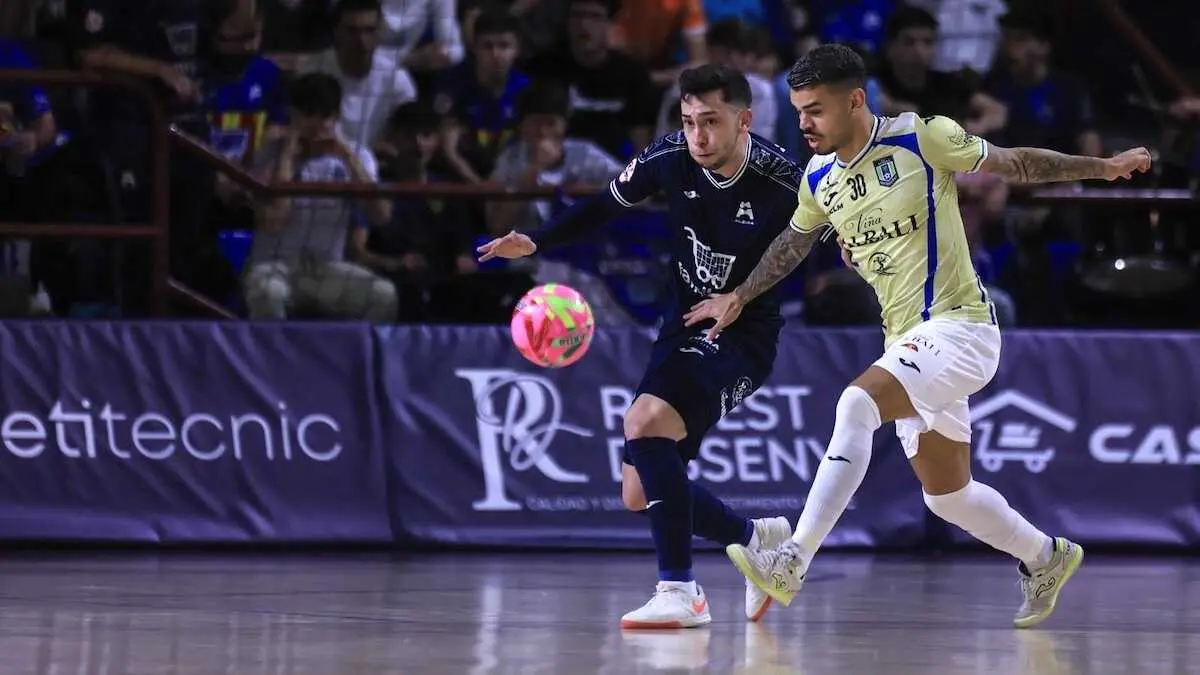 El Vi&ntilde;a Albali Valdepe&ntilde;as tropieza ante el Family Cash Alzira (2-1)