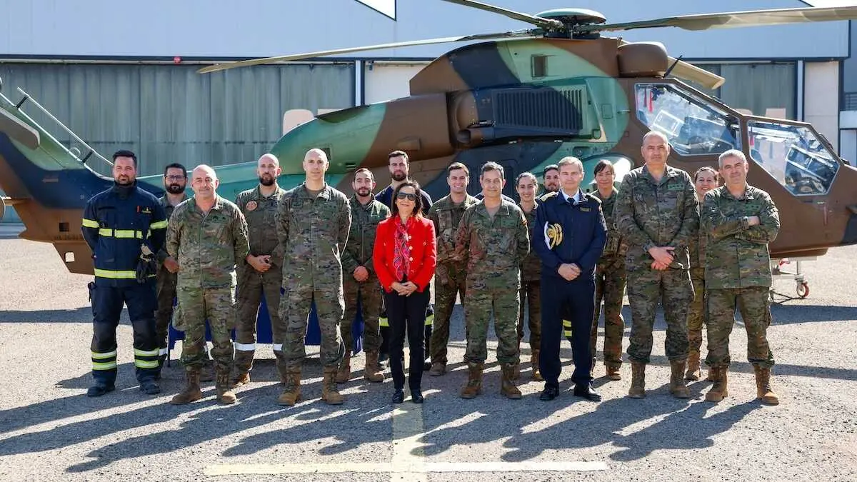 La ministra de Defensa, Margarita Robles, ha visitado el Batall&oacute;n de Helic&oacute;pteros de Ataque I (BHELA I) en la Base Coronel S&aacute;nchez Bilbao, ubicada en Almagro (Ciudad Real)