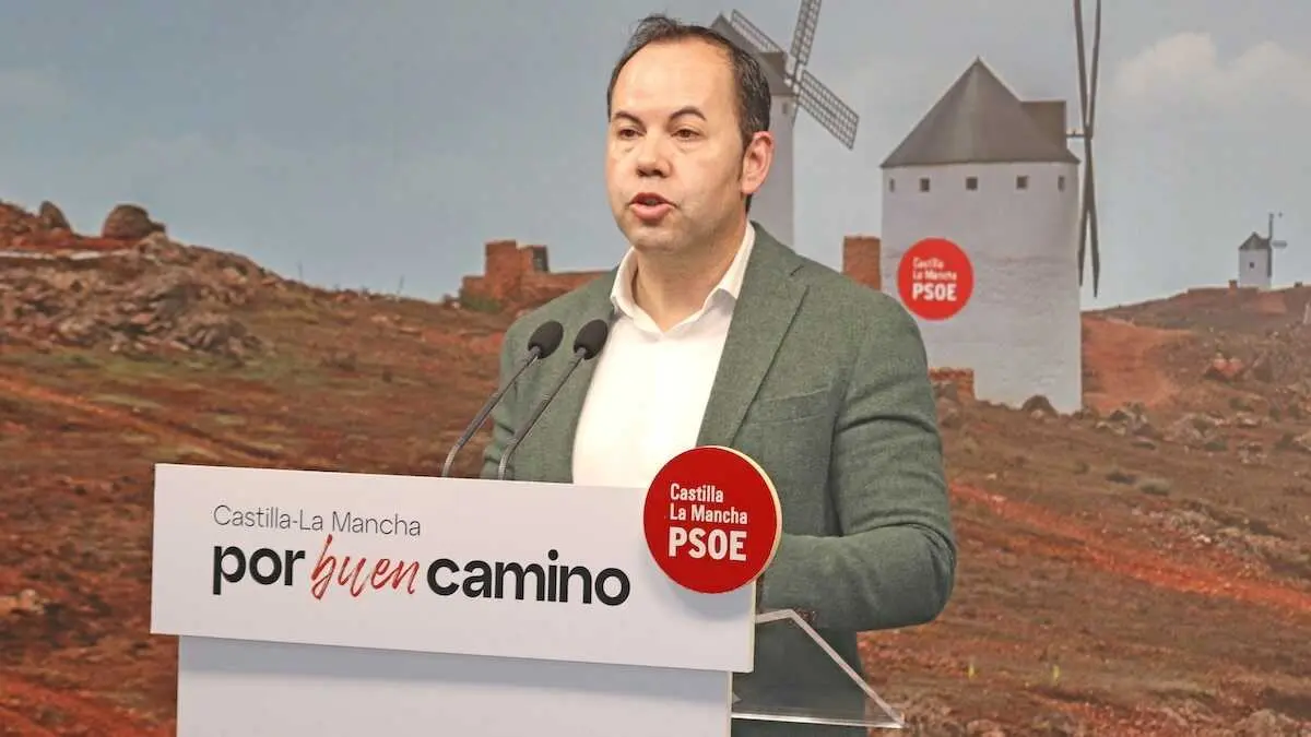 El secretario de Formaci&oacute;n del PSOE de Castilla-La Mancha, Sergio Garc&iacute;a-Navas, durante la rueda de prensa que ha ofrecido en la sede de los socialistas en Toledo