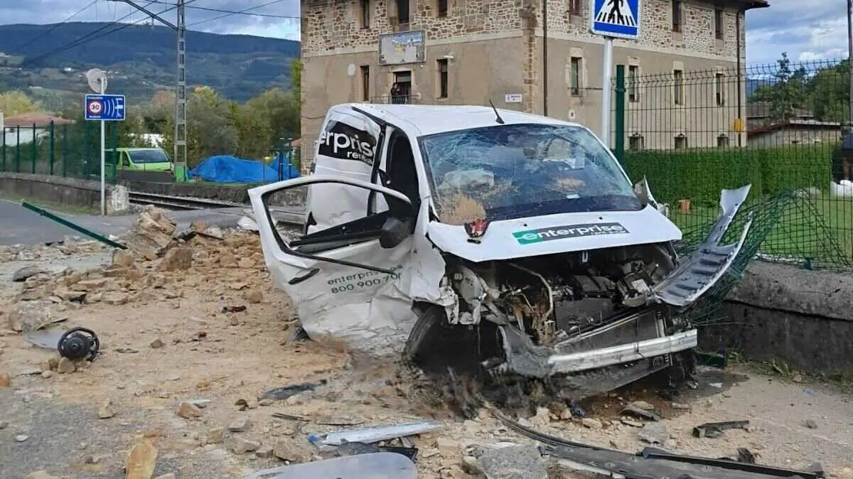 Muere el conductor de una furgoneta tras ser arrollada por un tren