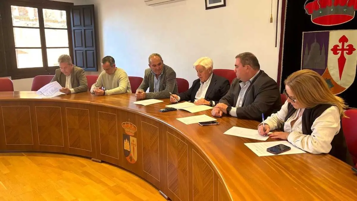 En la imagen un instante de la reuni&oacute;n de la Junta Directiva de Recamder