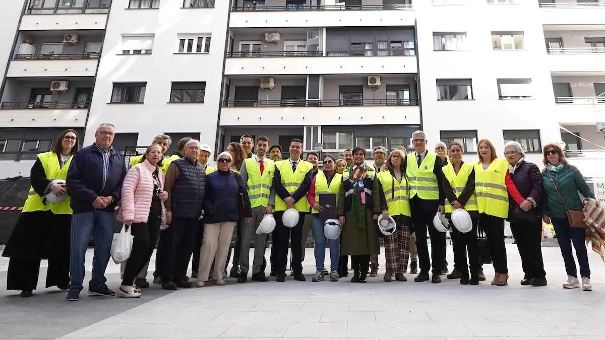 Isabel Rodr&iacute;guez conoce los avances en la rehabilitaci&oacute;n energ&eacute;tica de 478 viviendas en &lsquo;La Pajarita&rsquo;, Albacete