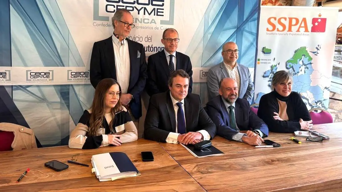 El presidente de la Confederaci&oacute;n de Empresarios de Cuenca, David Pe&ntilde;a, durante el desayuno informativo que ha ofrecido junto al equipo directivo