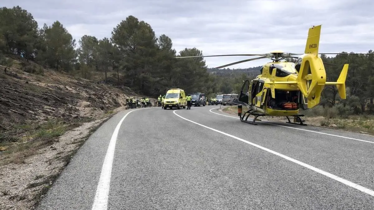 Tres muertos en un choque frontal de tres motos en Elche de la Sierra (Albacete) - EP, accidente de tr&aacute;fico, colisi&oacute;n, salida de v&iacute;a, helic&oacute;ptero,