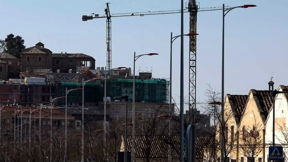 En la imagen, viviendas en construcci&oacute;n en Toledo - EFE/Ismael Herrero