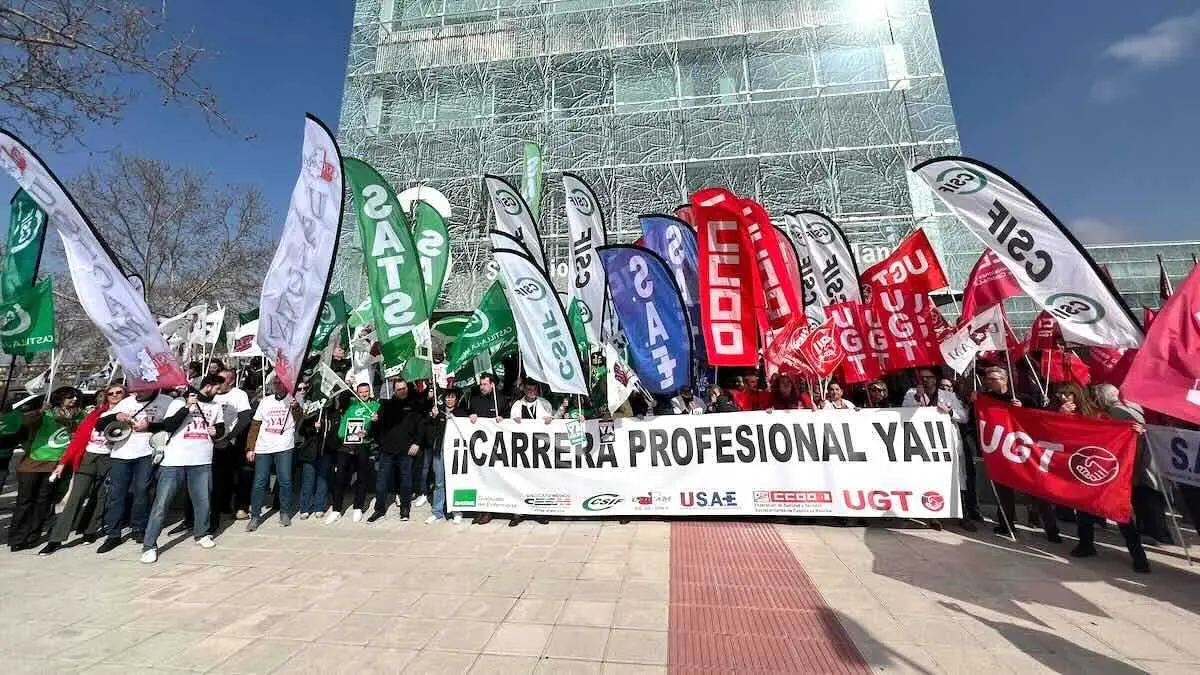 Un millar de sanitarios claman en Toledo por la Carrera Profesional
