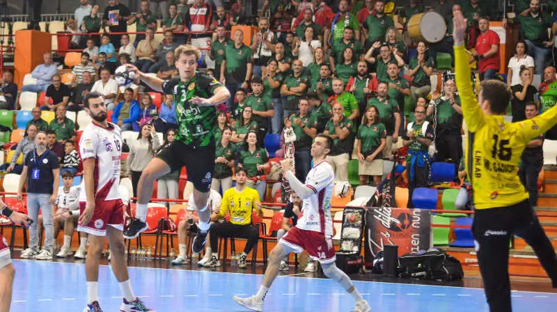 El REBI Cuenca blinda al lateral Santi Barcel&oacute; pese a su grave lesi&oacute;n