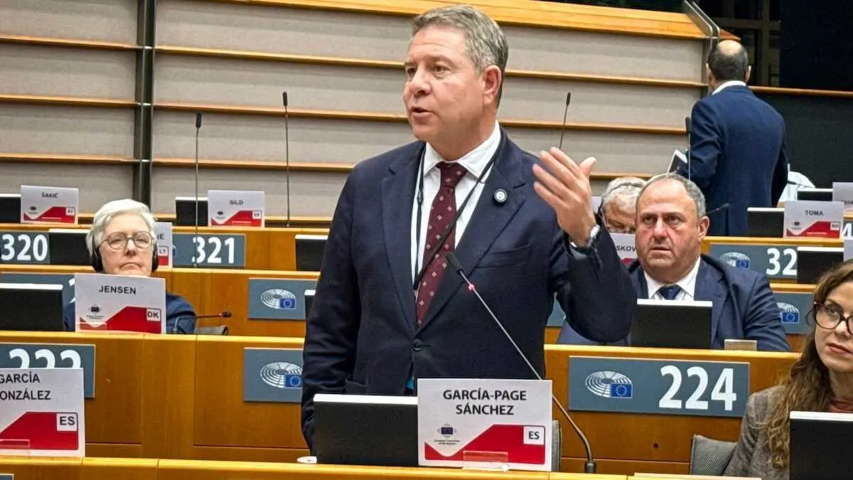El presidente de Castilla-La Mancha, Emiliano Garc&iacute;a-Page, asiste a la 170 sesi&oacute;n plenaria del Comit&eacute; de las Regiones, que se celebra en el Parlamento Europeo, en Rue Wiertz, 60 de Bruselas.