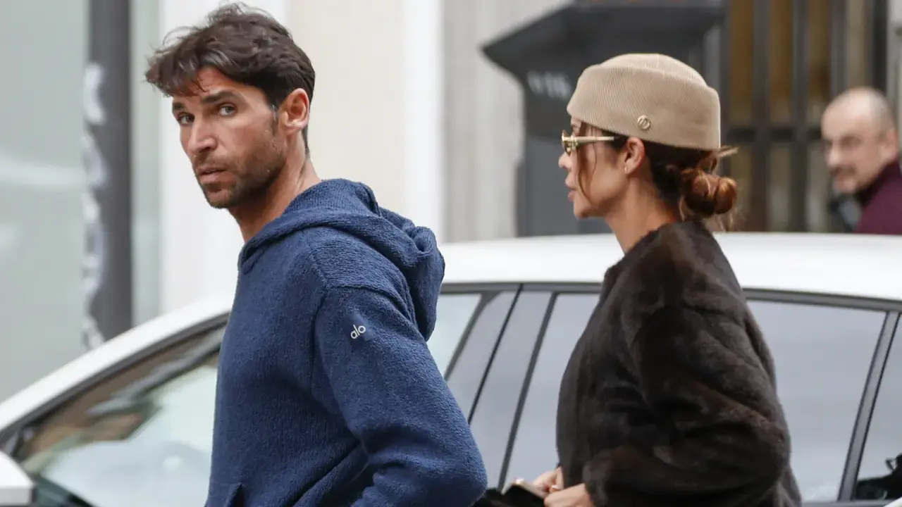 En la imagen de archivo Cayetano Rivera junto a Tamara Gorro